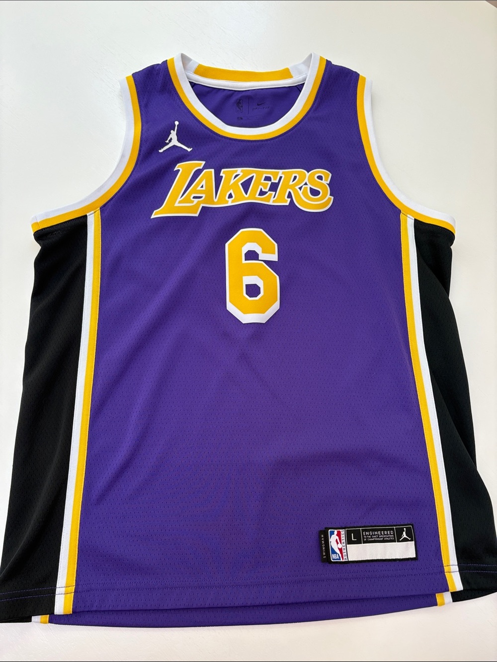 Lebron James Purple and Gold Lakers #6 Jersey Youth Large EUC